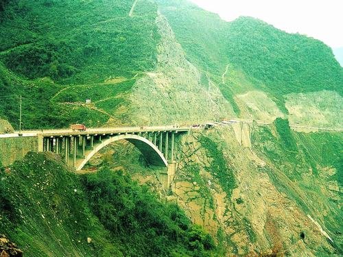 紫坪鋪左岸公路蒲家山大橋