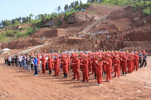 資陽市第八屆十萬職工“大練兵、大比賽”競賽活動啟動儀式在關刀橋水庫建設工地舉行