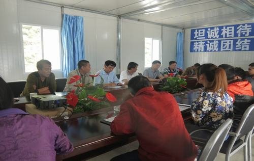 王裕明一行到鑫宏工程公司固滴電站項目部視察工作及慰問新進大學(xué)生員工