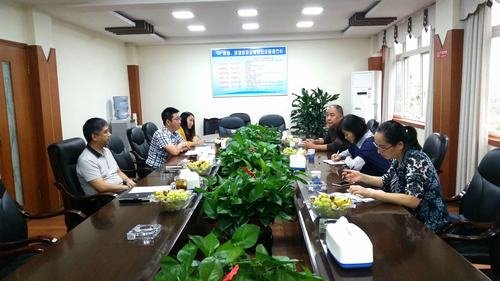 鄔清富會見都江堰建行副行長劉玲一行 