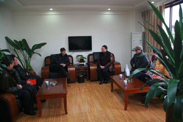 代勇一行到都江堰看望慰問(wèn)我局省部級(jí)勞模、離退休老干部、困難黨員和困難職工