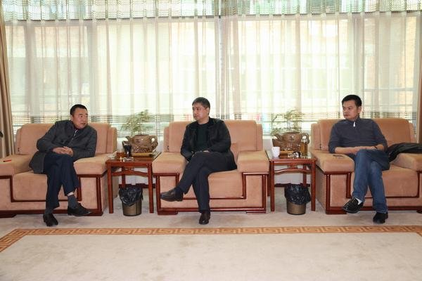 鄔清富應邀到訪伊力集團