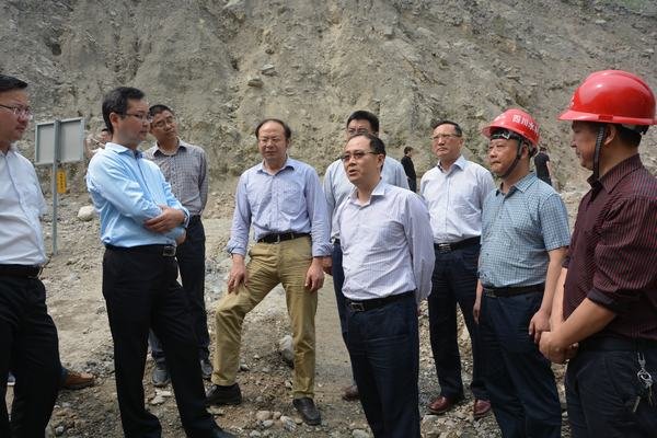 省水利廳廳長胡云到綿竹市小崗劍檢查指導山體滑坡應急整治工作