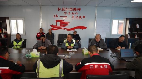 公司副總經理汪輝德、鄒世界一行到虎渡溪項目部指導工作