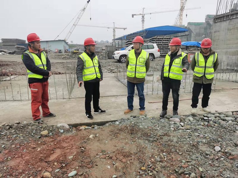 公司黨委書(shū)記、董事長(zhǎng)代勇一行到岷江虎渡溪航電樞紐工程項(xiàng)目檢查指導(dǎo)工作