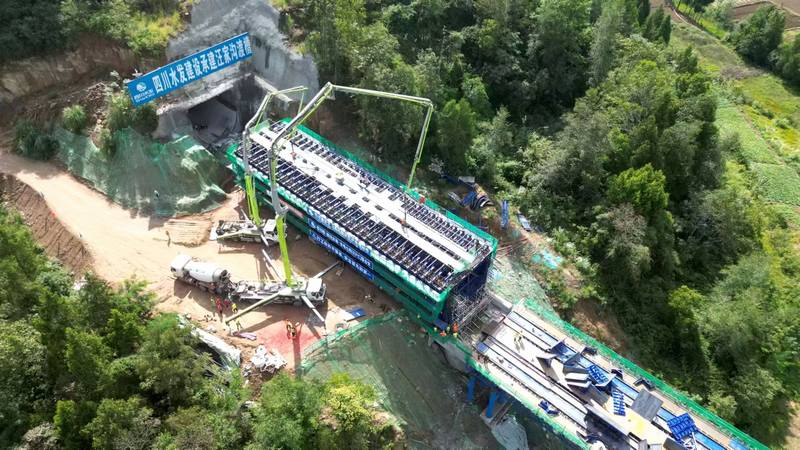 聚勢(shì)賦能 同心睿贏—亭子口灌區(qū)工程汪家溝渡槽首跨槽身澆筑順利完成