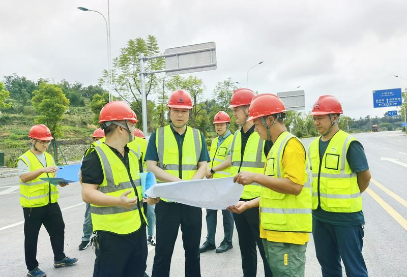 尹曉東蒞臨小井溝支渠工程施工現(xiàn)場開展調(diào)研工作