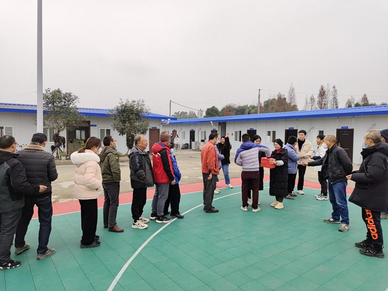 虎渡溪項目部開展元旦節職工慰問活動